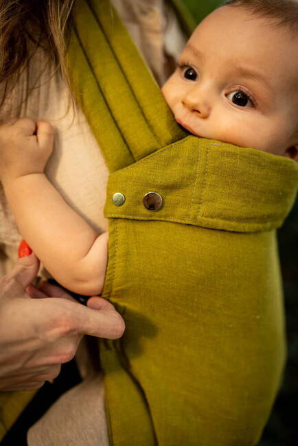 Qusy carrier / Linen Olive - adjustable ergonomic carrier 