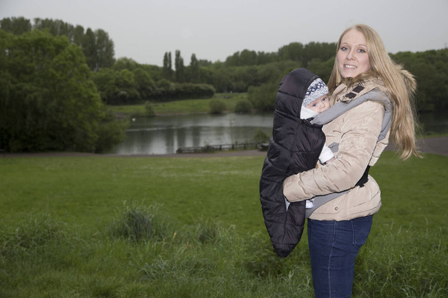 CuddleCo - 2 in 1 baby carrier cape and stroller liner fuchsia/navy blue