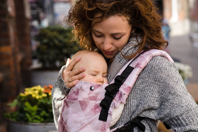 Nosidełko Kavka Multi-age rose quartz watercolor