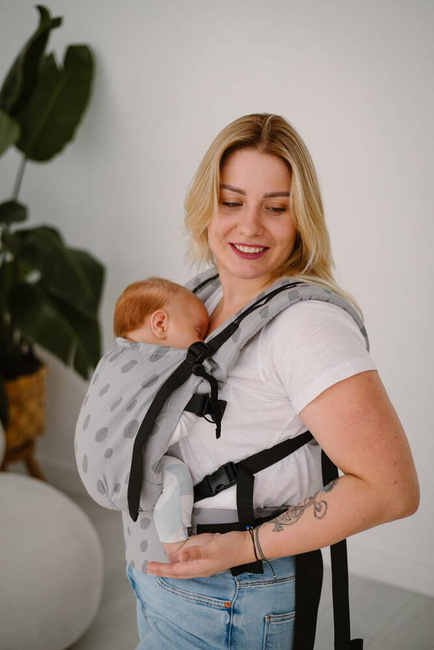 Baby carrier Kavka Essence: Grey Dots Print