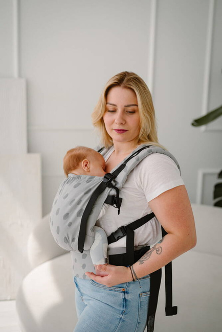 Baby carrier Kavka Essence: Grey Dots Print