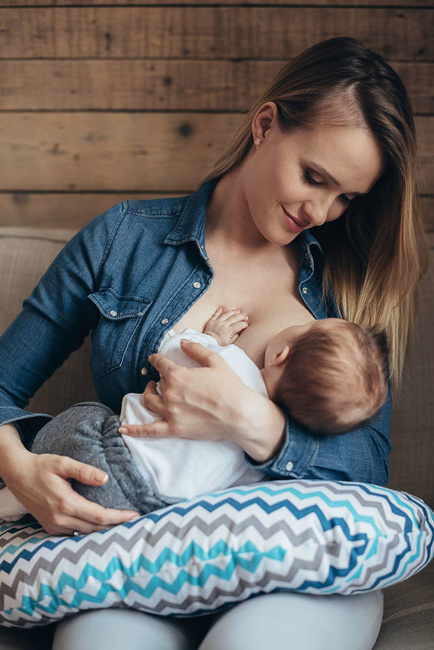 Breastfeeding pillow Zaffiro - Turquoise and brown zigzag