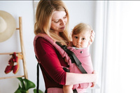 Nosidełko Kavka Multi-age: Strawberry Herringbone