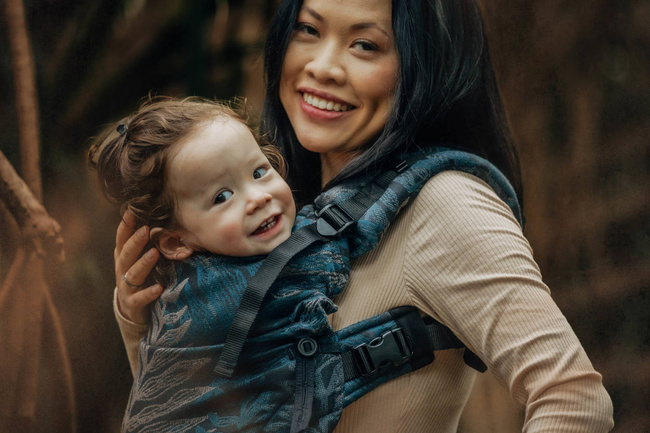 Lenny Lamb Baby carrier: LennyUpGrade Rainforest Nocturnal