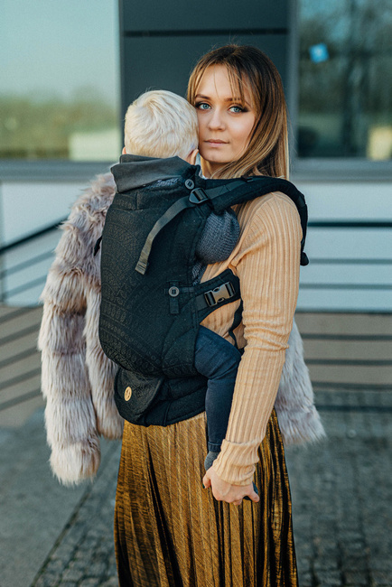 Lenny Lamb Baby carrier LennyUpGrade - Peacock's Tail Pitch Black