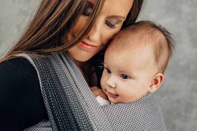 Basic Line Baby Sling LennyLamb - Little Herringbone Ombre Grey