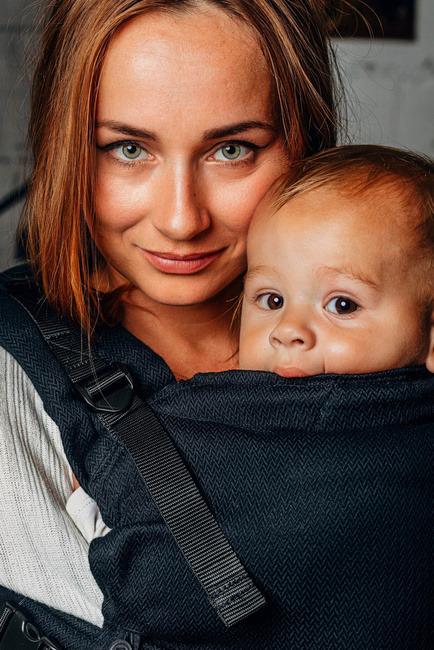 Lenny Lamb Baby carrier: LennyUpGrade Little Herringbone Black Ebony