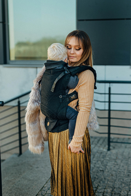 Lenny Lamb Baby carrier LennyUpGrade - Peacock's Tail Pitch Black