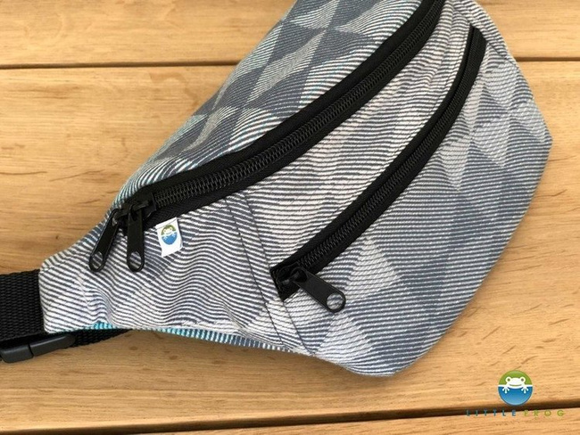 Saszetko-nerka Little Frog - Navy Illusion - Grey