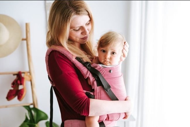 Nosidełko Kavka Multi-age: Strawberry Herringbone