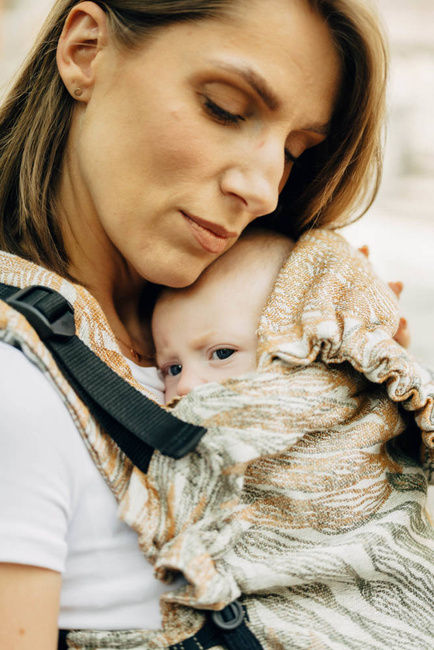 Lenny Lamb Baby carrier: LennyUpGrade Rainforest Serene