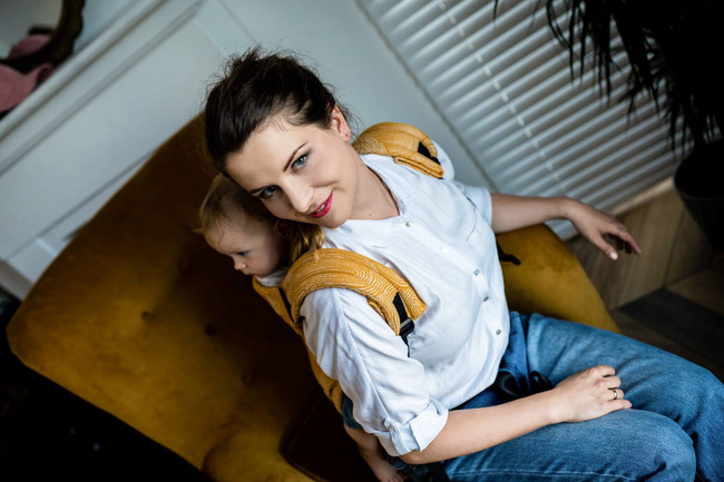 Nosidełko regulowane Qusy - Sand Stories Mustard